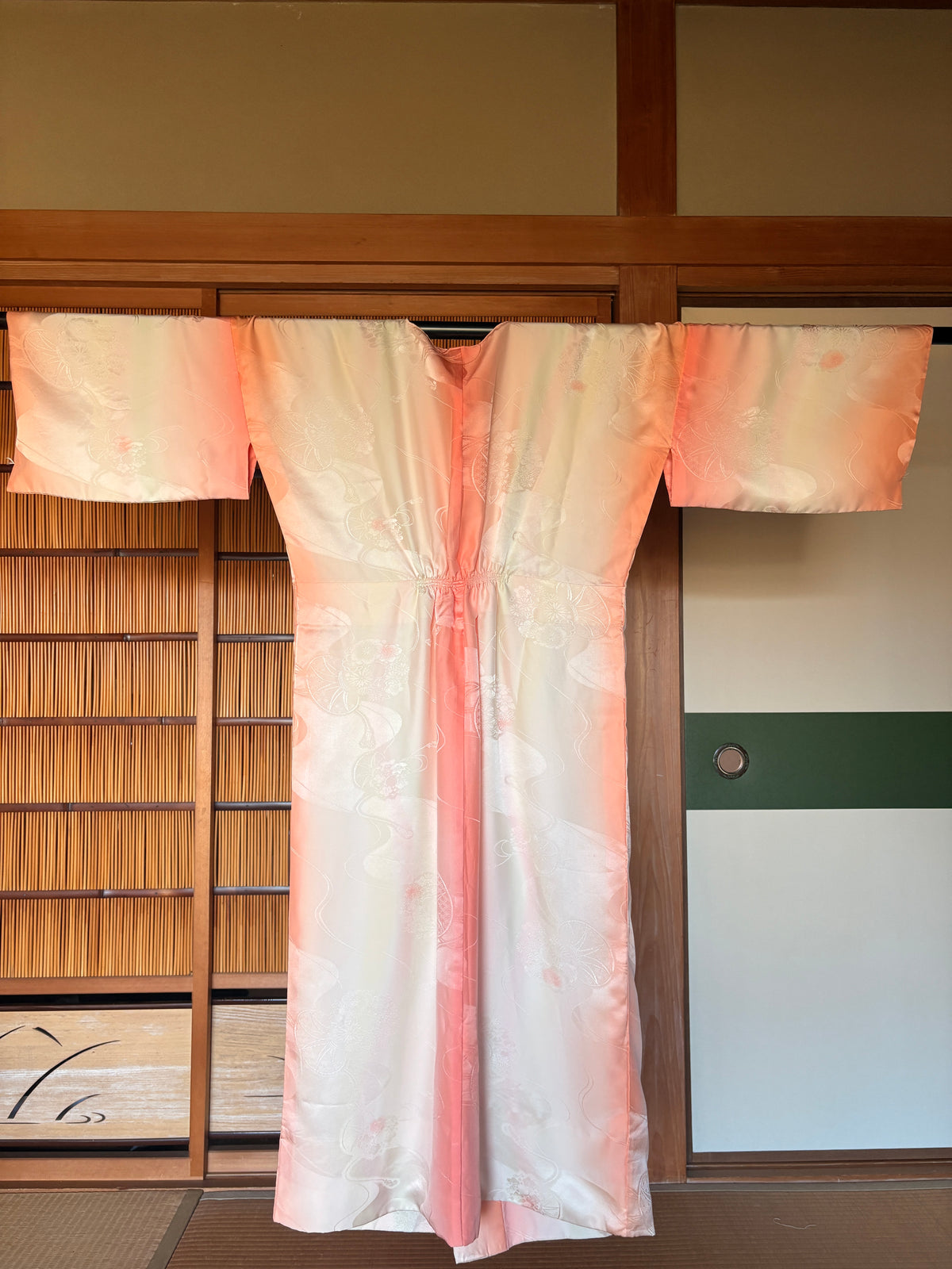 Vintage Japanese Silk Nagajuban Robe – Soft Pink & Ivory