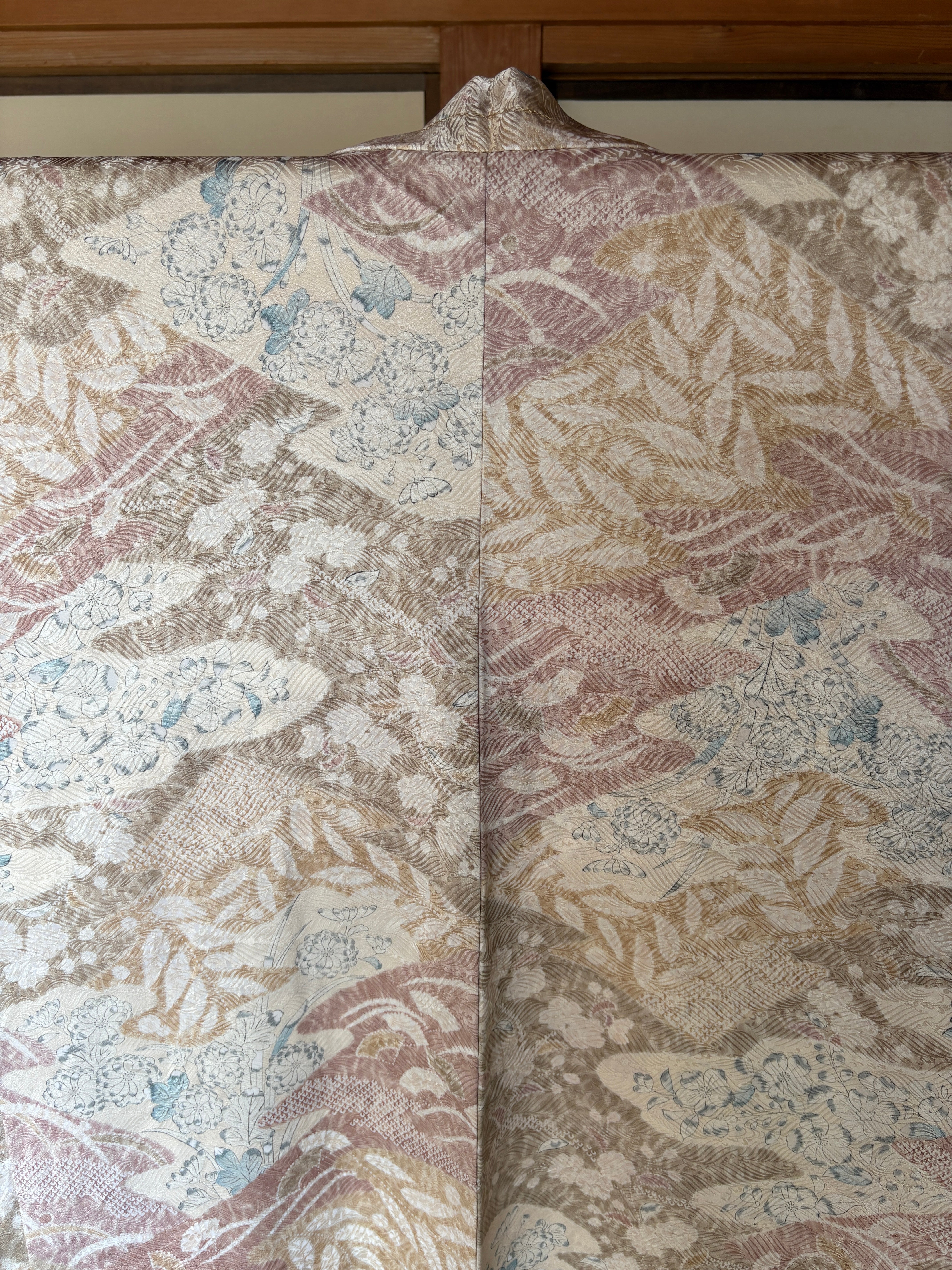 Vintage Silk Haori Jacket – Soft Pink with Woven Seasonal Motifs
