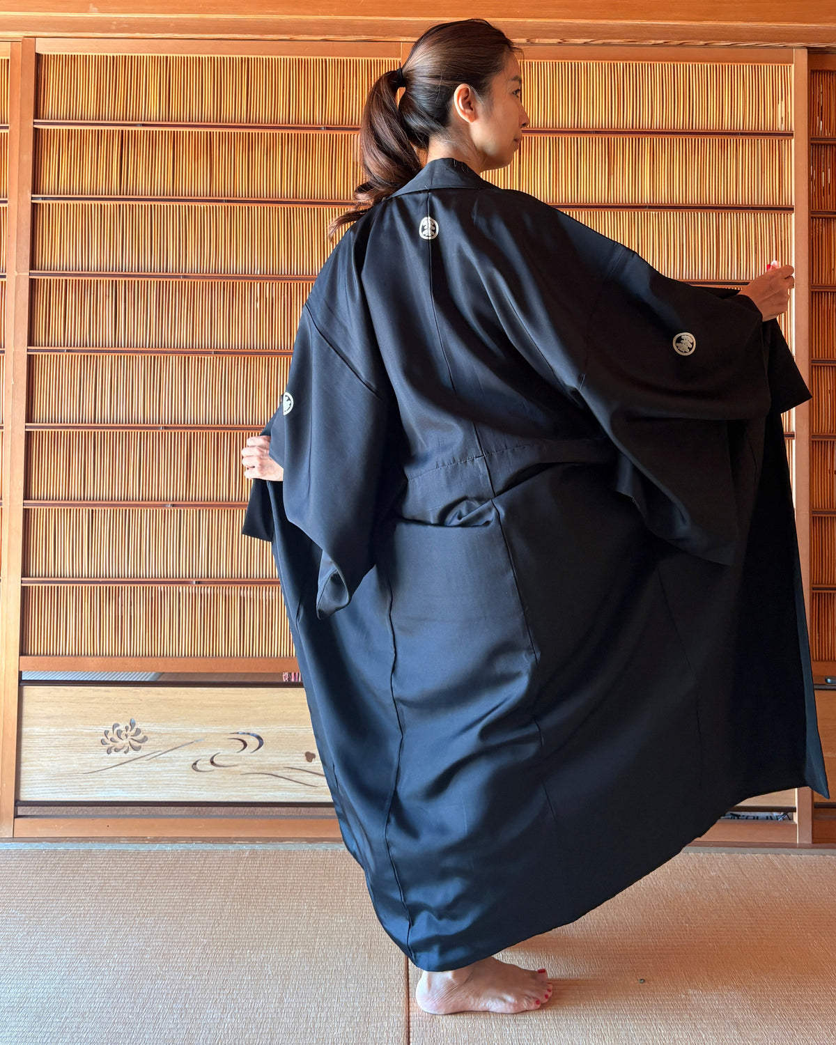 Vintage Japanese Black Silk Montsuki Kimono – Five Family Crests