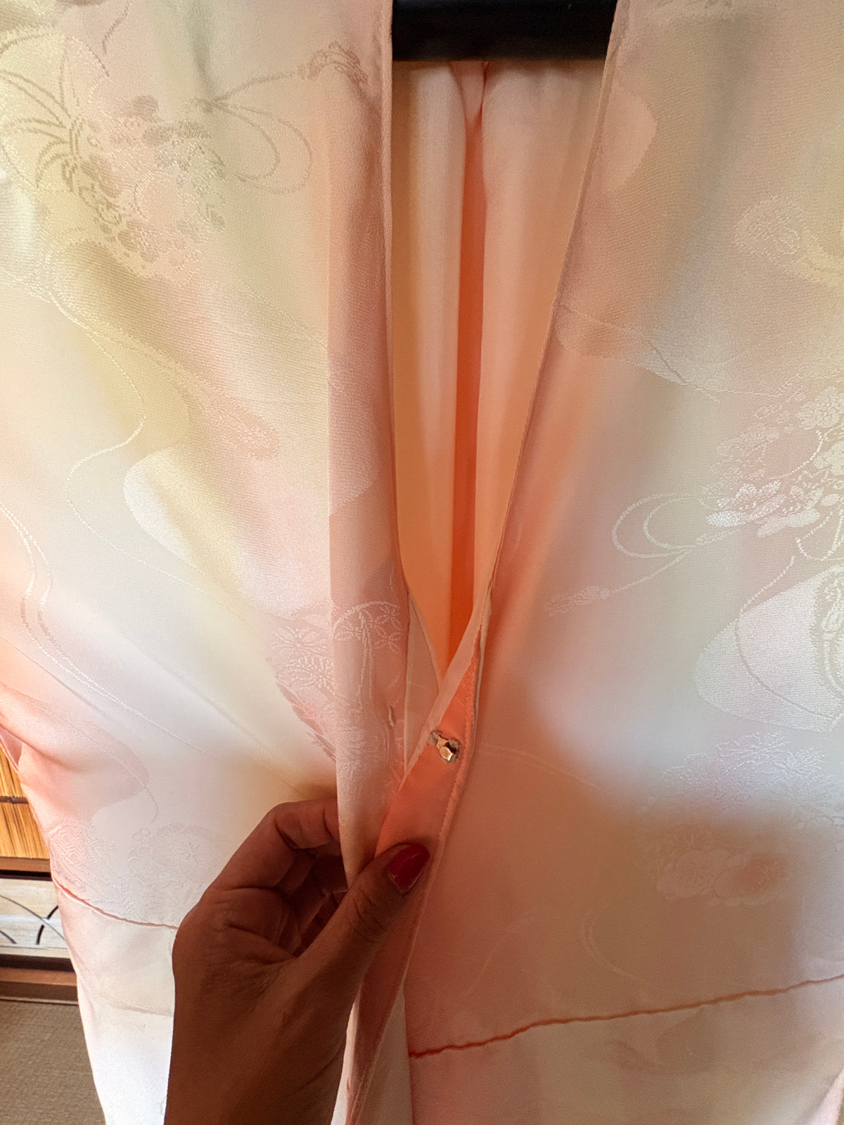 Vintage Japanese Silk Nagajuban Robe – Soft Pink & Ivory