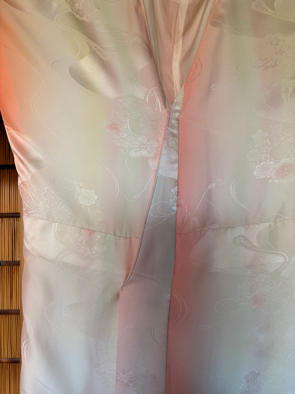 Vintage Japanese Silk Nagajuban Robe – Soft Pink & Ivory